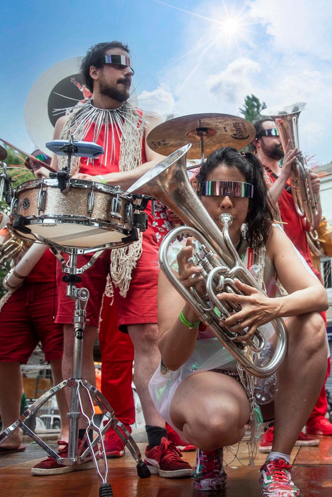 Les Kosmonots au festival de fanfare de Montpellier en 2023